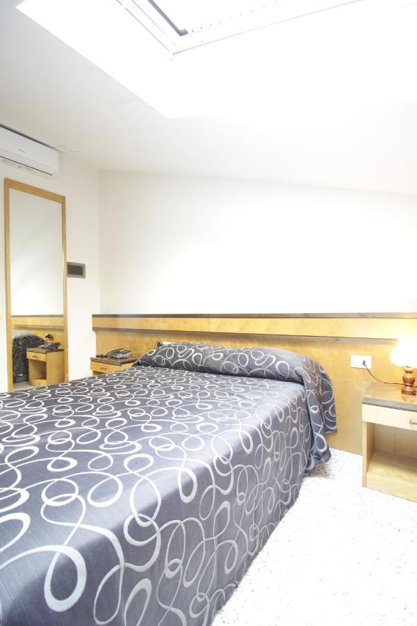 Hotel Croce Di Malta Novara Esterno foto