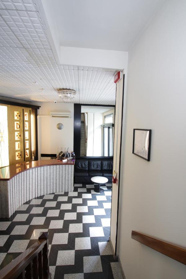 Hotel Croce Di Malta Novara Esterno foto