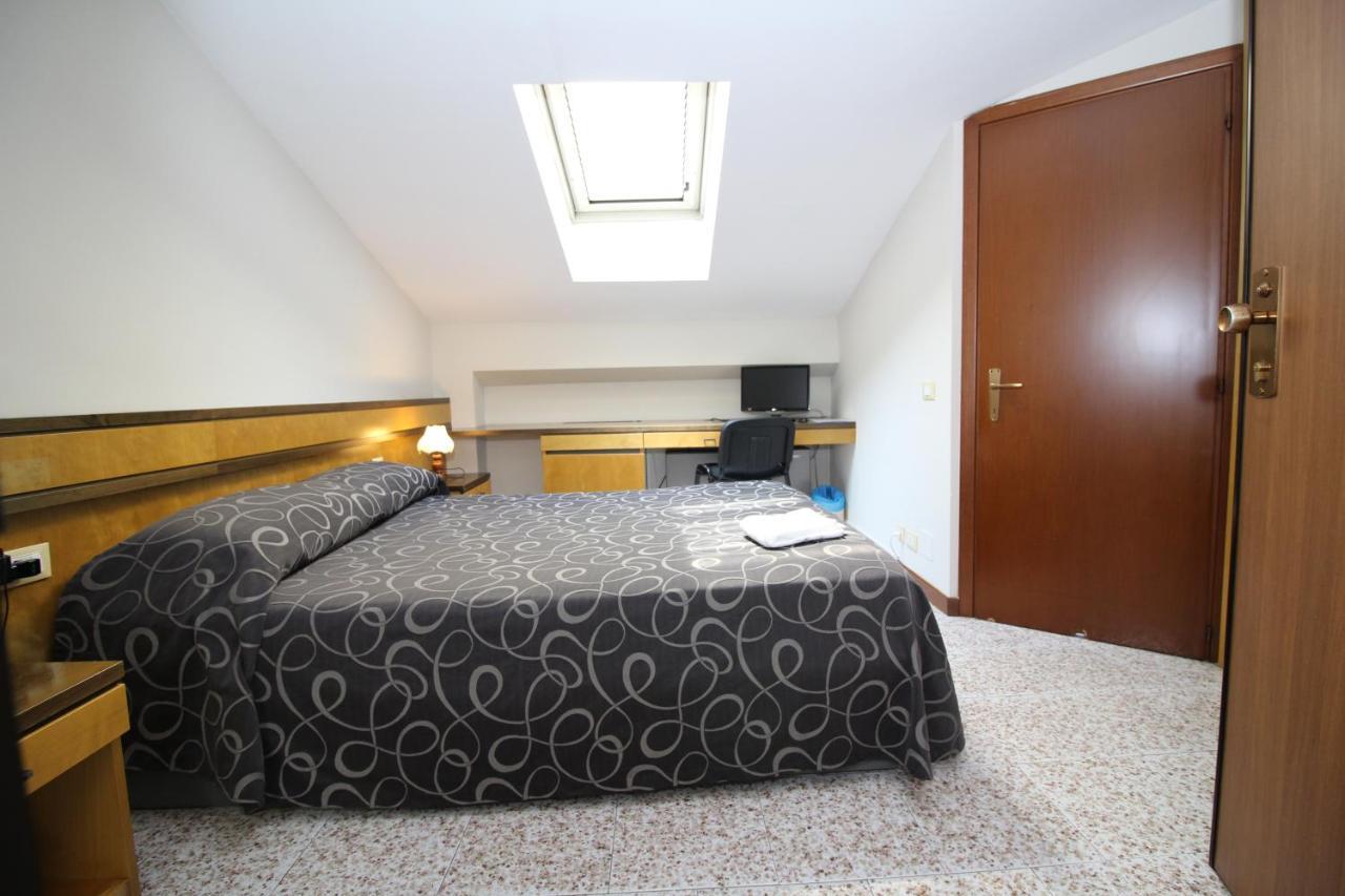 Hotel Croce Di Malta Novara Esterno foto